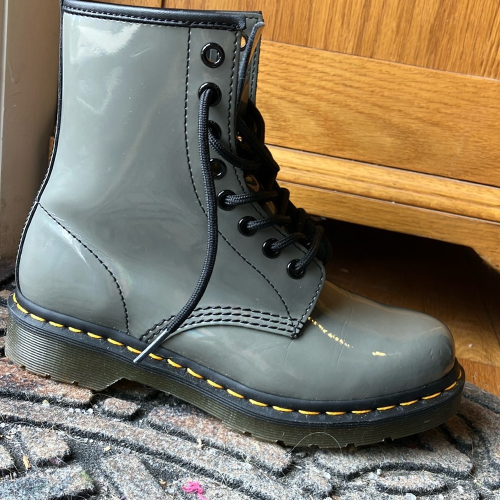 Dr. Martens iridescent gray gunmetal/rainbow Boots. 1460 YS 6 - Picture 10 of 14